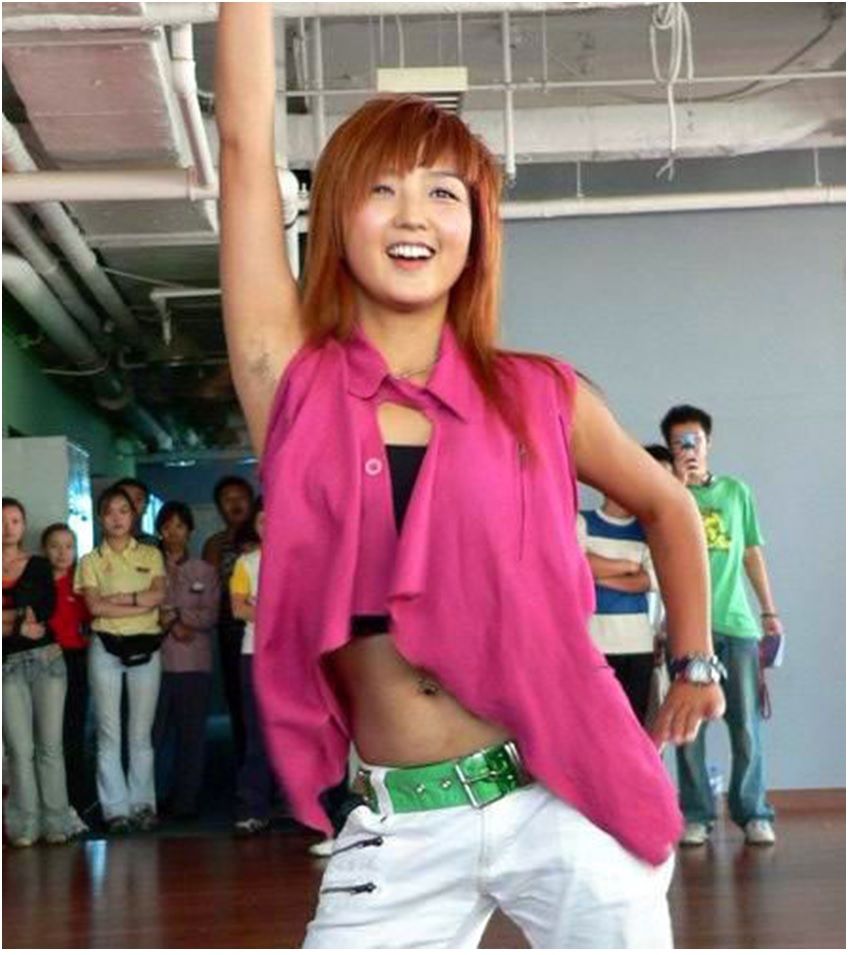 Jie He Sexy and Hottest Photos , Latest Pics