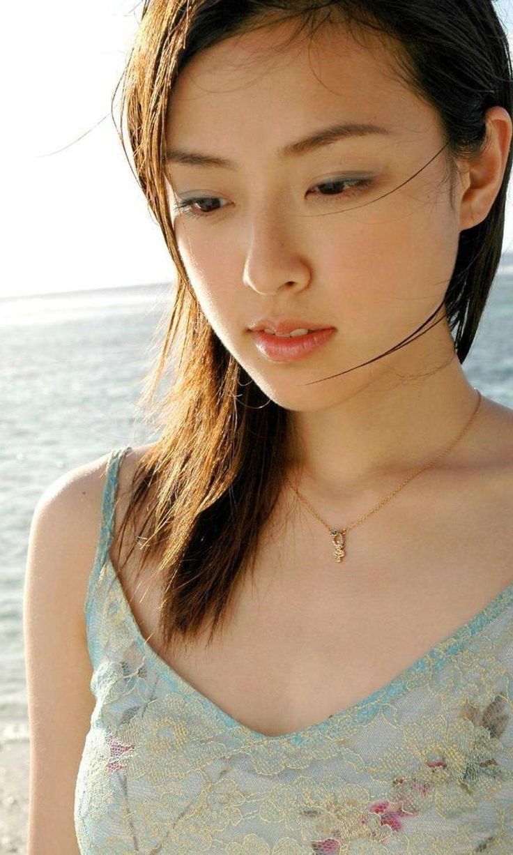 Ayumi Kinoshita Sexy and Hottest Photos , Latest Pics