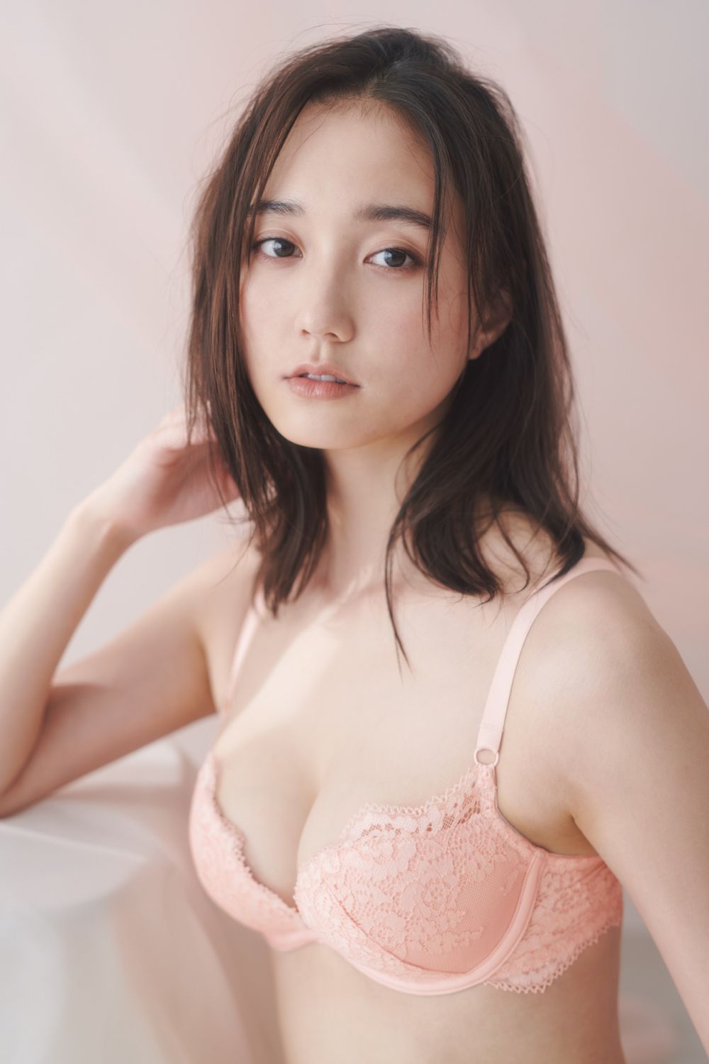 Yûna Suzuki Sexy and Hottest Photos , Latest Pics