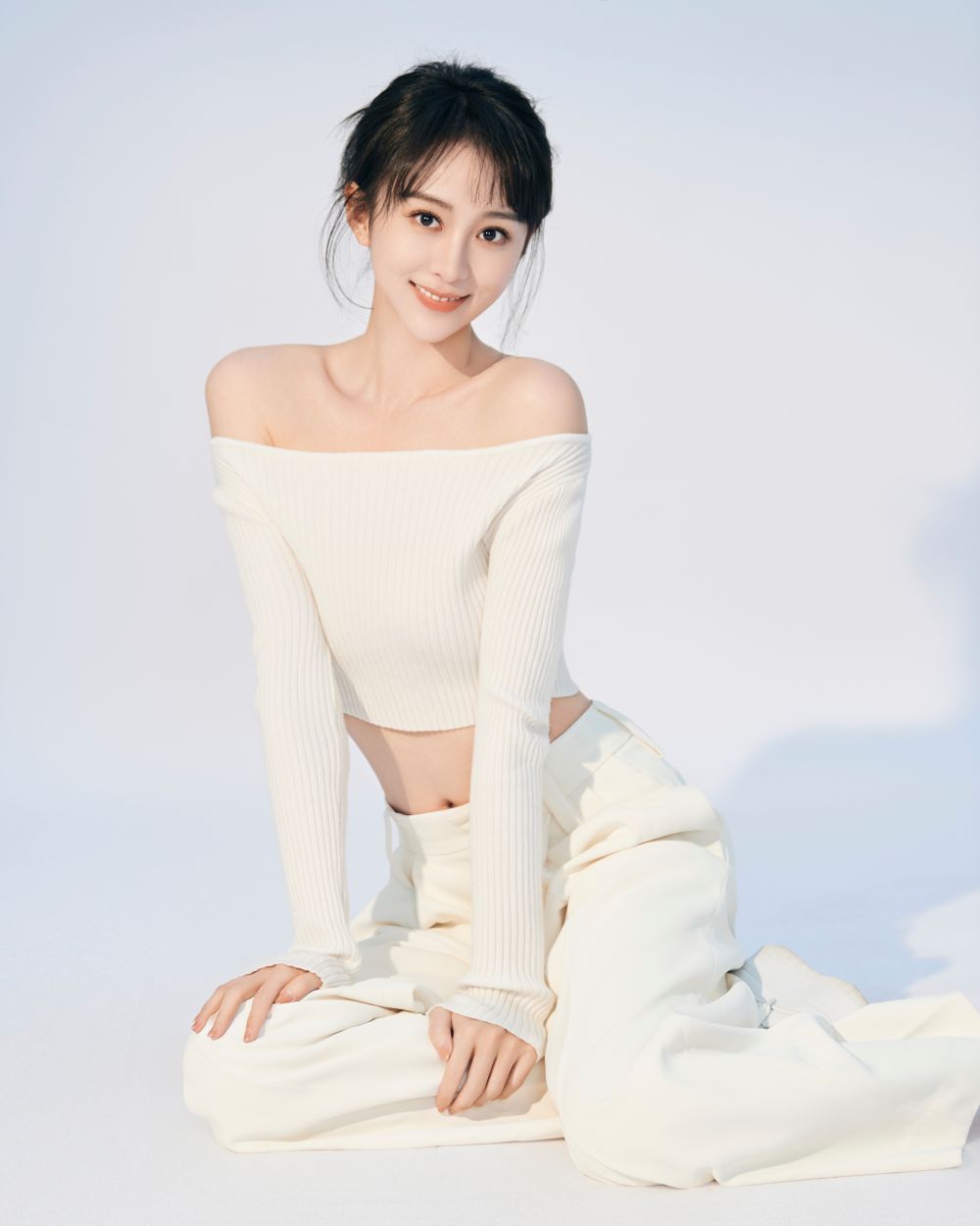 Xinjiayi Song Sexy and Hottest Photos , Latest Pics