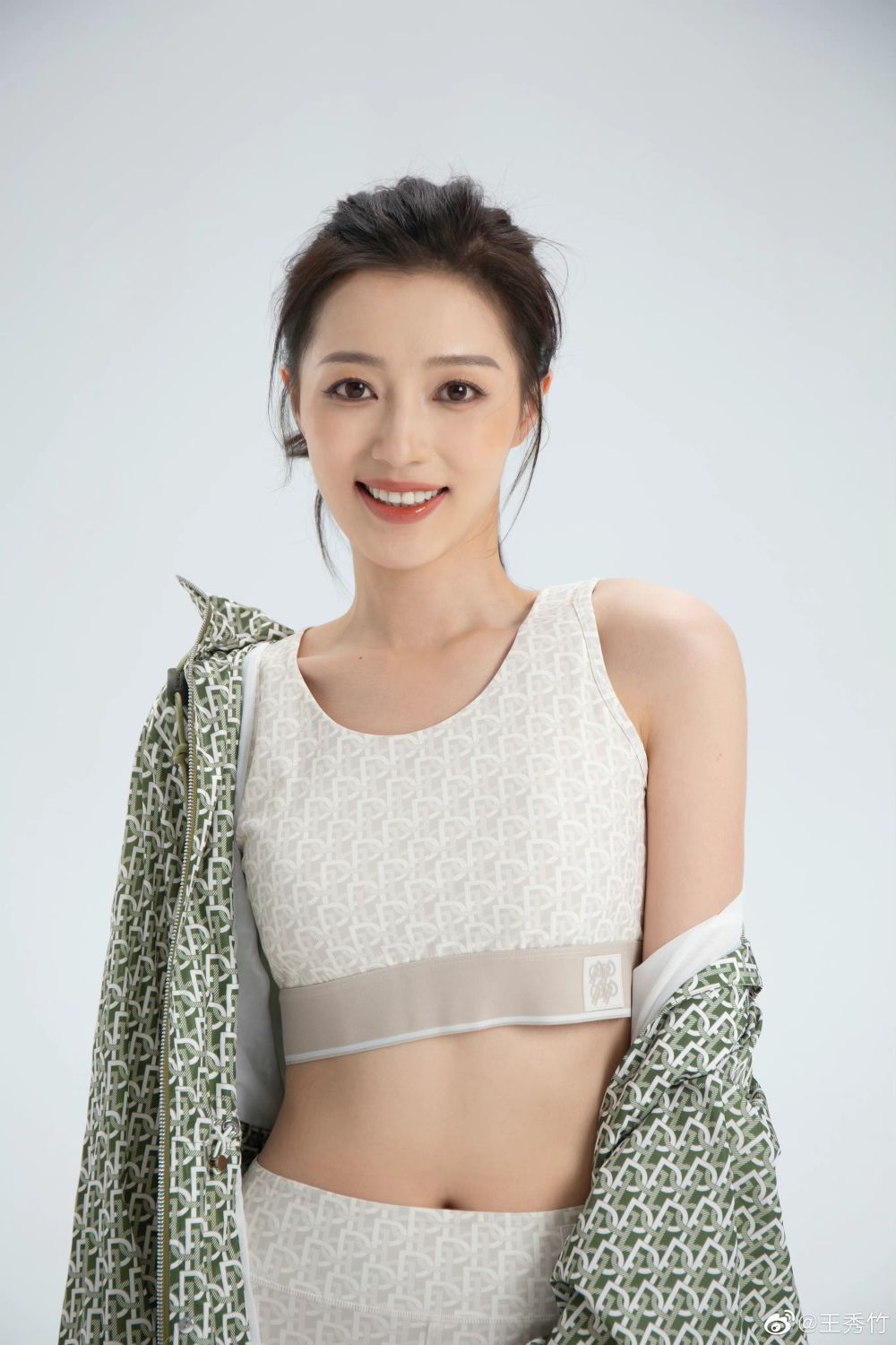Xiuzhu Wang Sexy and Hottest Photos , Latest Pics