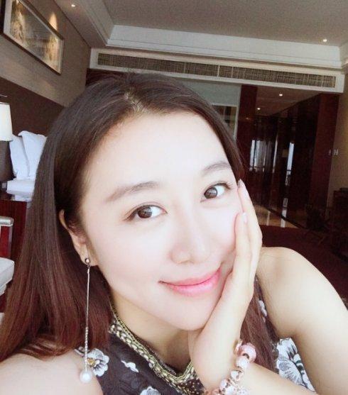 Huanhuan Wei Sexy and Hottest Photos , Latest Pics