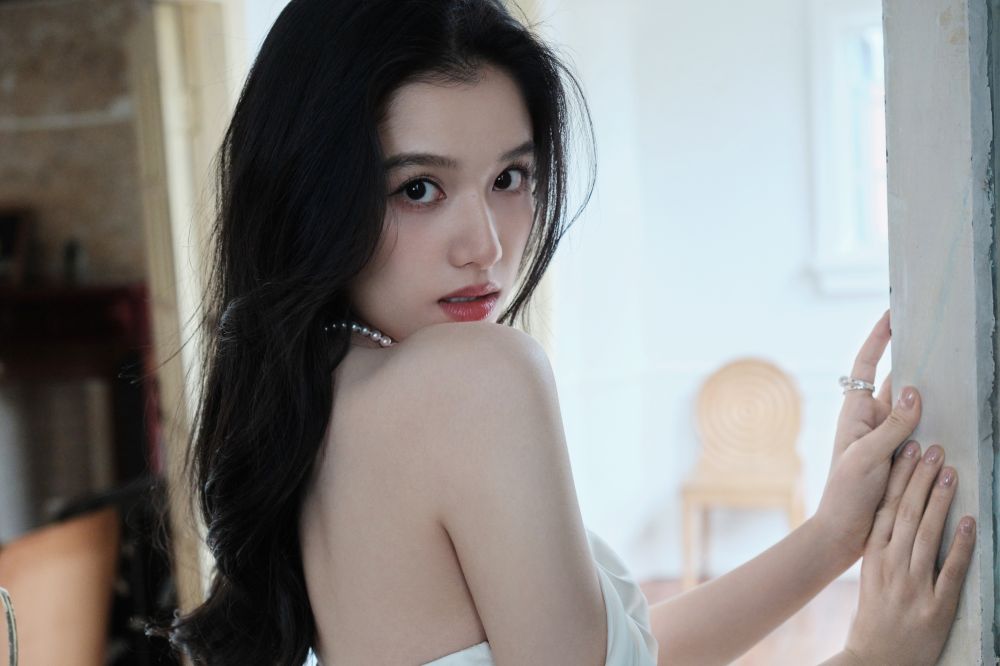 Jingyi Zhang Sexy and Hottest Photos , Latest Pics