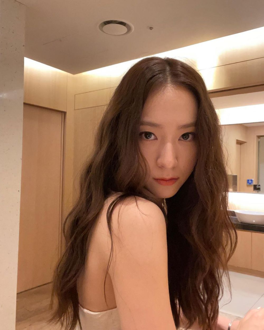 Krystal Jung Sexy and Hottest Photos , Latest Pics