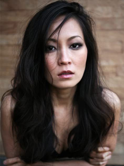 Sheena Chou Sexy and Hottest Photos , Latest Pics